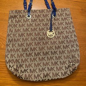Michael Kors Jet Set Canvas Tote